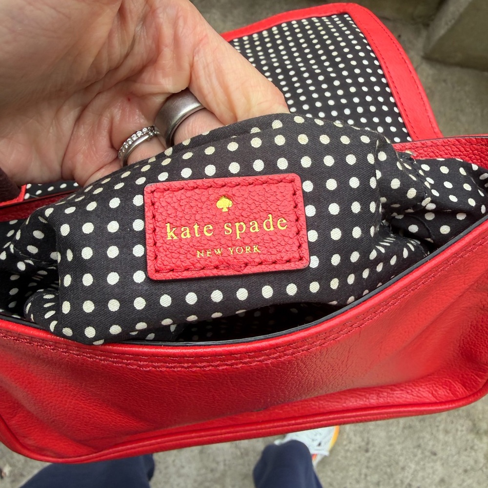 Gorgeous res hot Kate Spade Primrose Hull crossbody bag with cute bow! - Picture 3 of 6